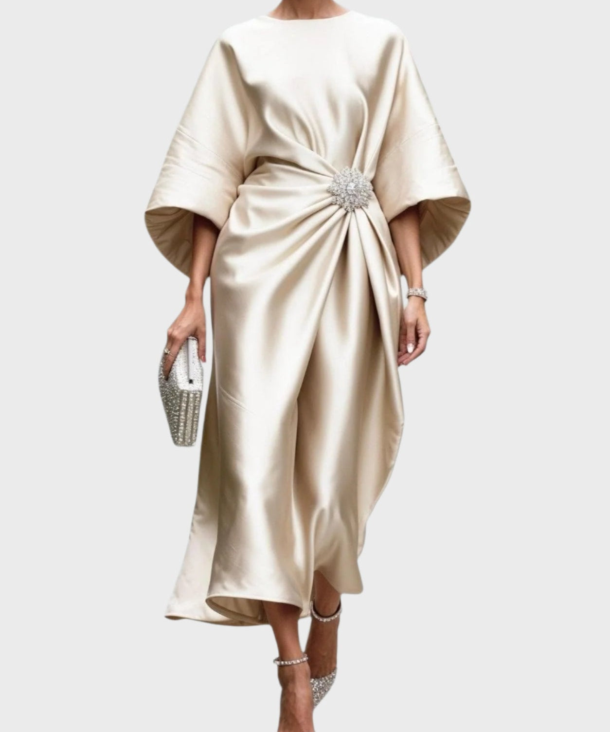 Σατέν Φόρεμα με Πλαϊνή Πιέτα και Διακοσμητική Αγκράφα