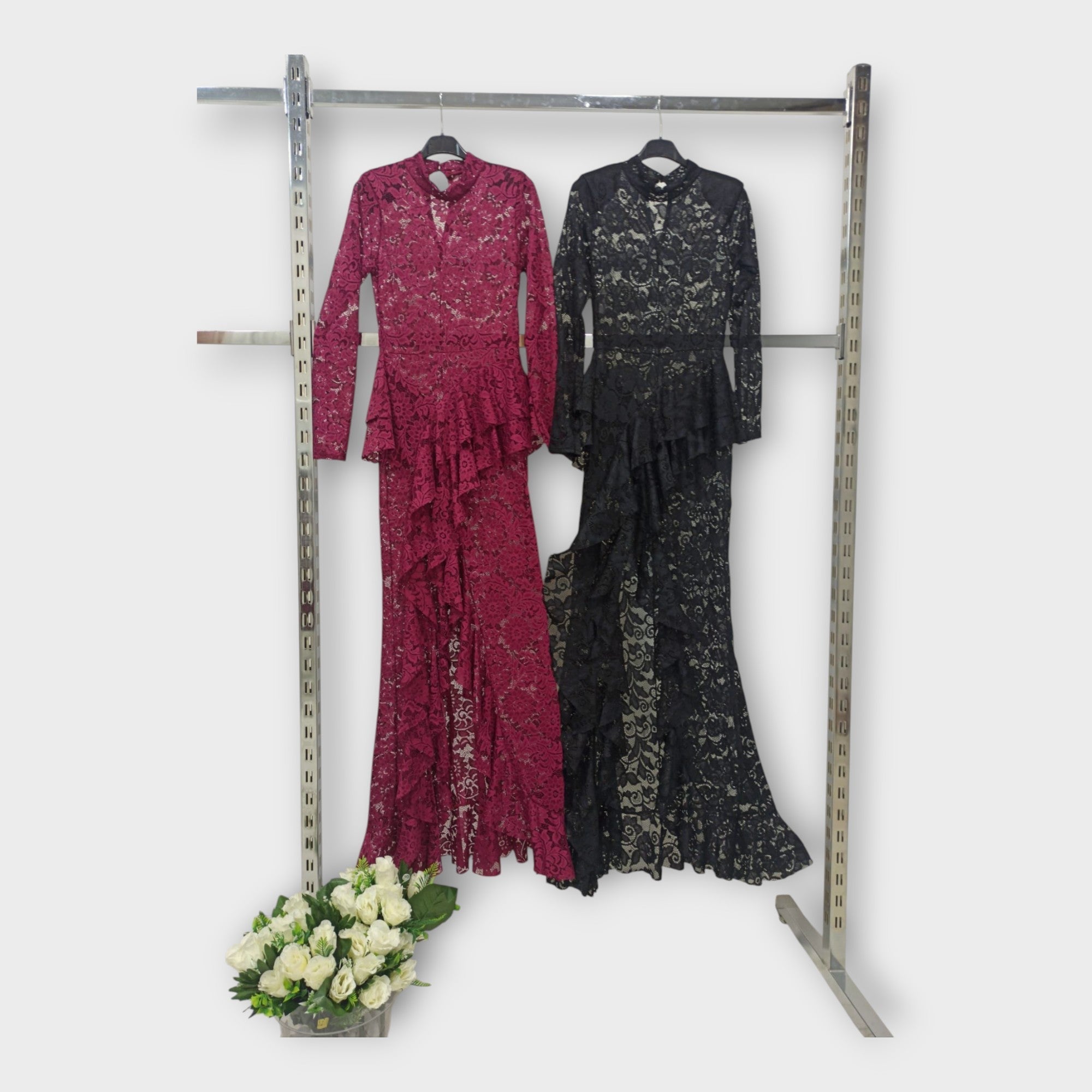 Ασύμμετρο φόρεμα δαντέλας με εκλεπτυσμένο σχεδιασμό