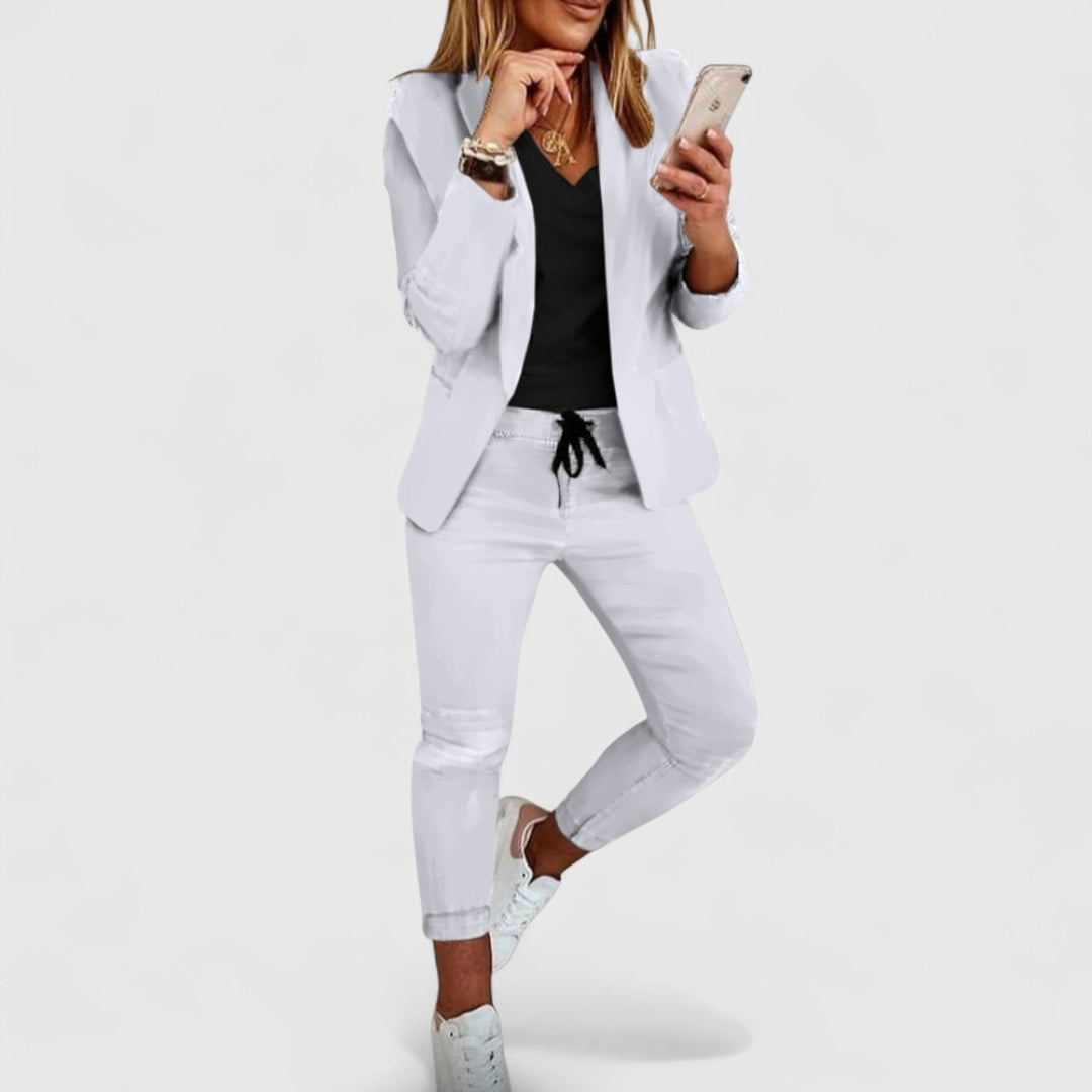 Αρεστούλα - Διπλό γυναικείο κοστούμι με στυλ και άνεση