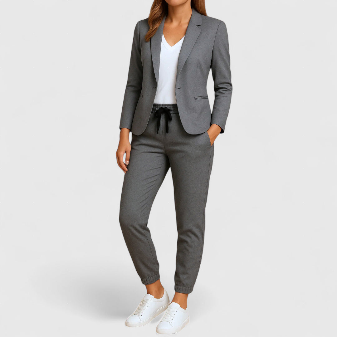 Αρεστούλα - Διπλό γυναικείο κοστούμι με στυλ και άνεση