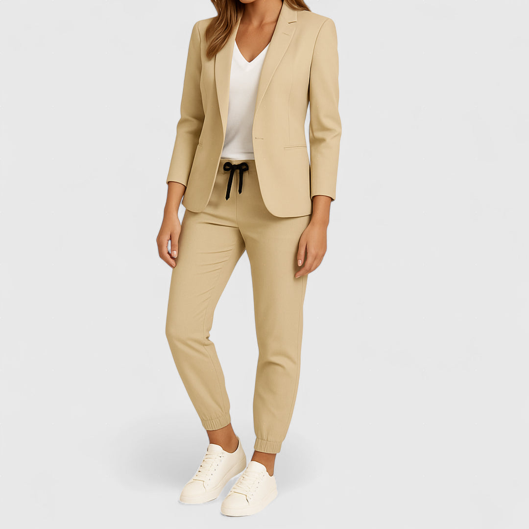 Αρεστούλα - Διπλό γυναικείο κοστούμι με στυλ και άνεση