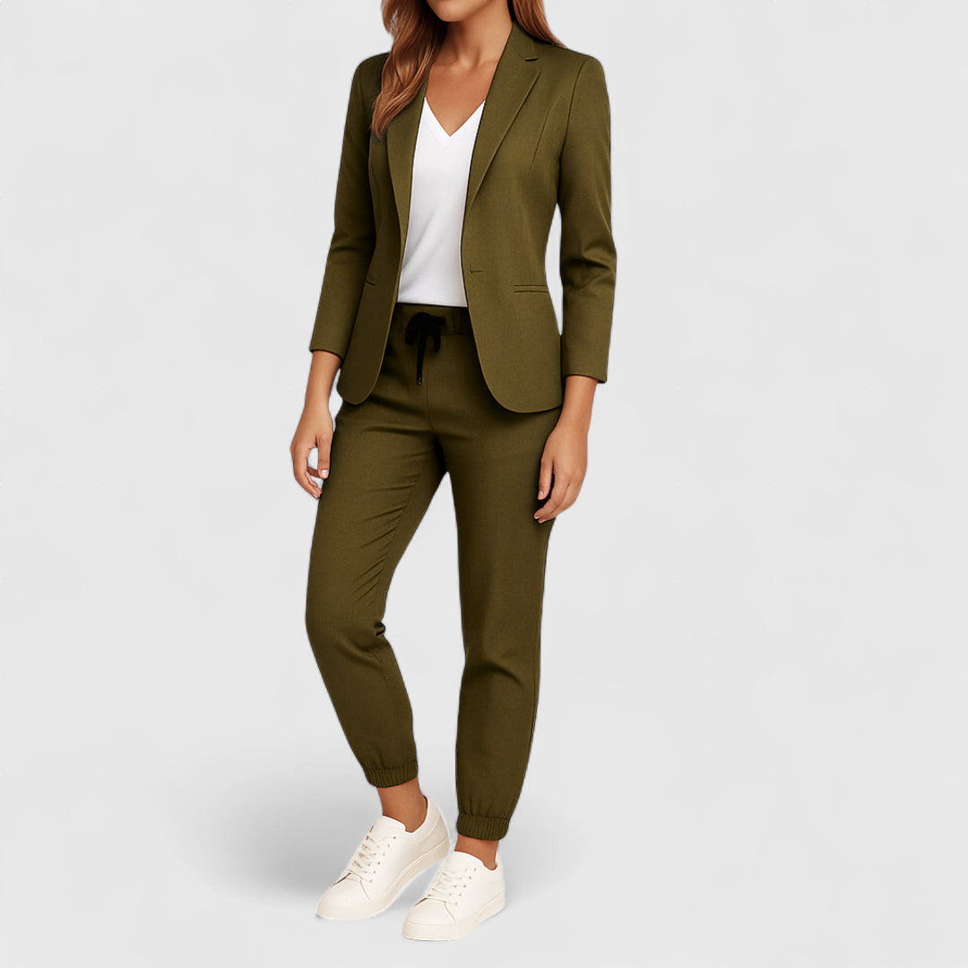 Αρεστούλα - Διπλό γυναικείο κοστούμι με στυλ και άνεση