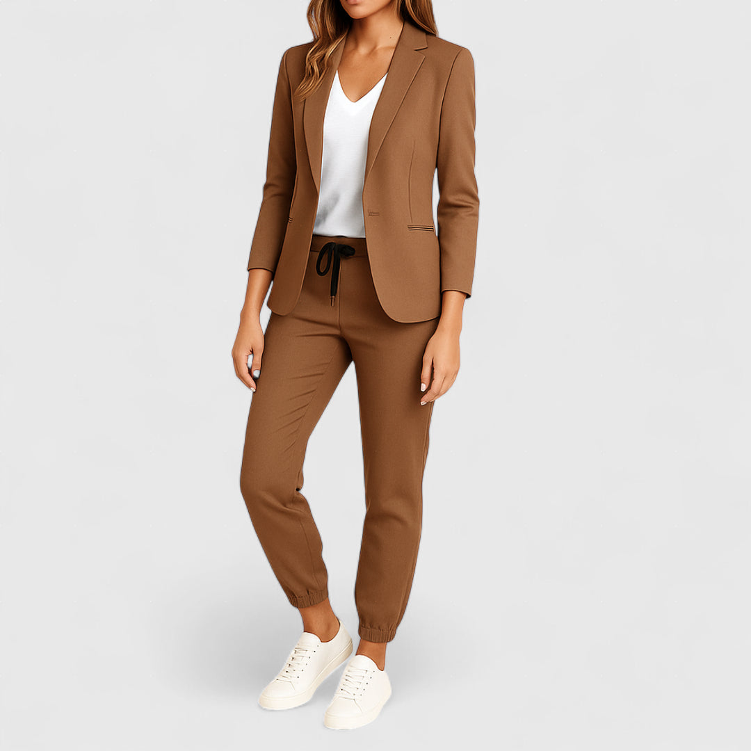 Αρεστούλα - Διπλό γυναικείο κοστούμι με στυλ και άνεση