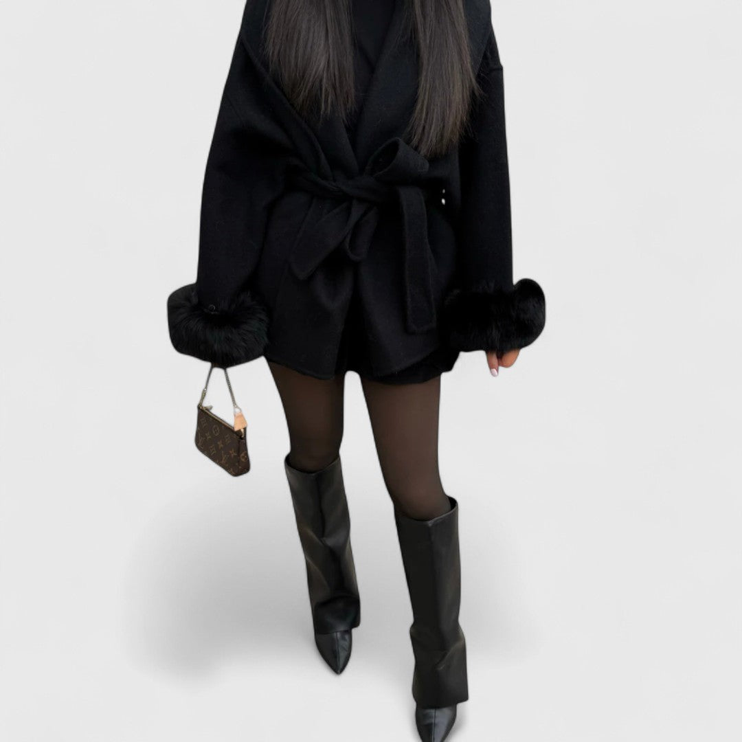 Ανθή - Κομψό παλτό με λεπτομέρειες από οικολογική γούνα