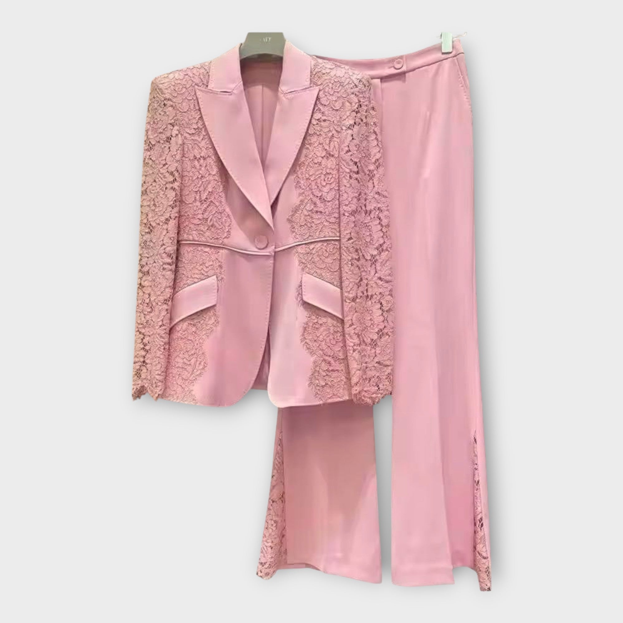 Κομψό σετ σακάκι και παντελόνι με δαντελένιες λεπτομέρειες