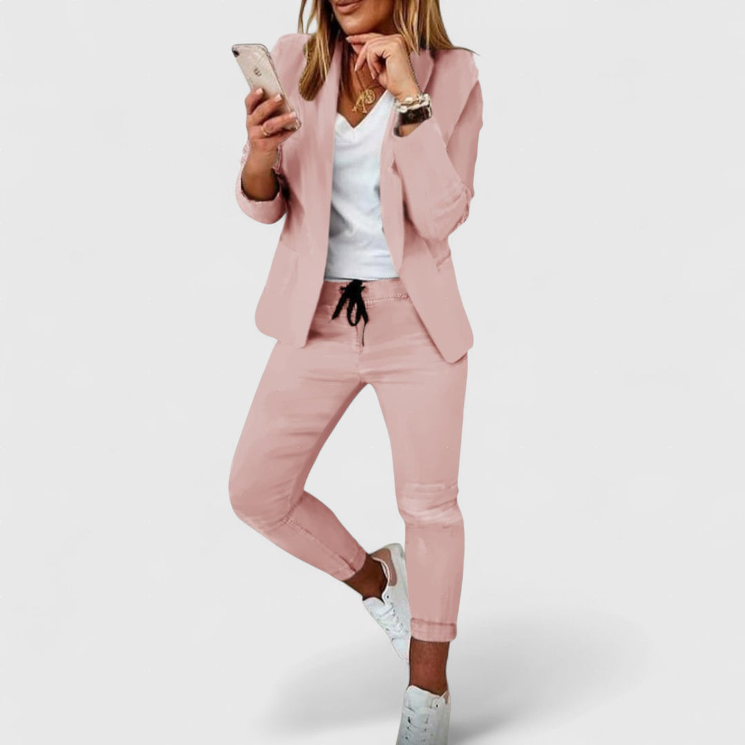 Αρεστούλα - Διπλό γυναικείο κοστούμι με στυλ και άνεση