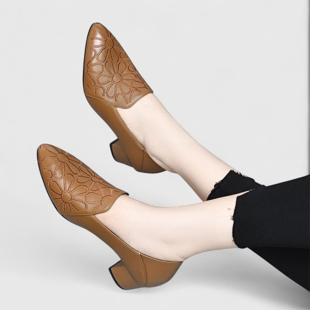 Χλόη - Γόβες από τεχνητό δέρμα με κεντητές λεπτομέρειες για άνεση και κομψότητα